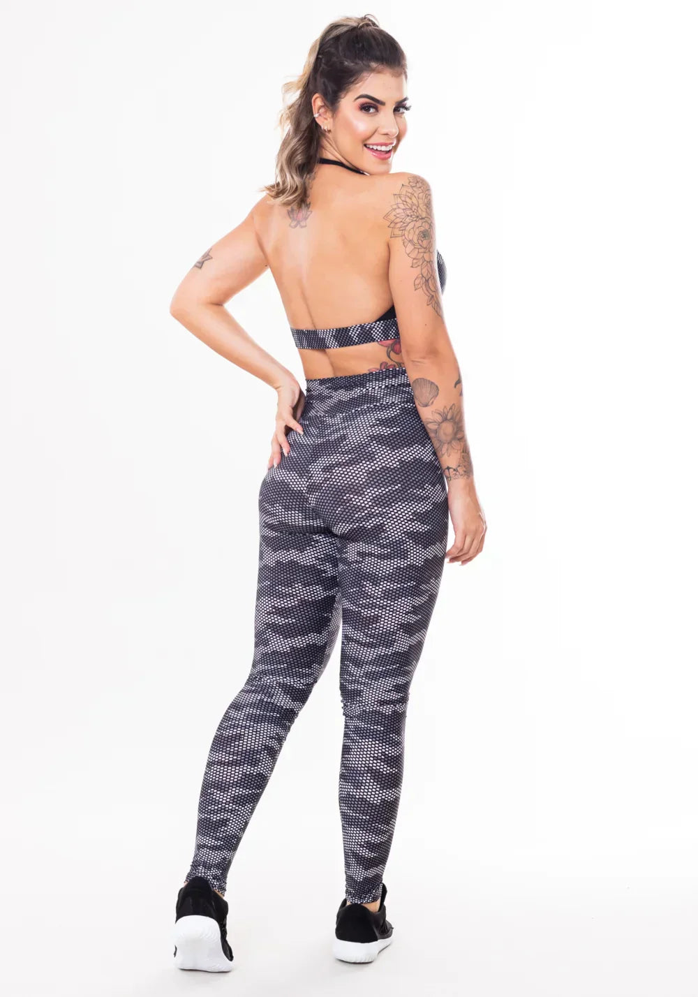 Conjunto fitness match poliamida estampada camuflado militar preto (top+calça)