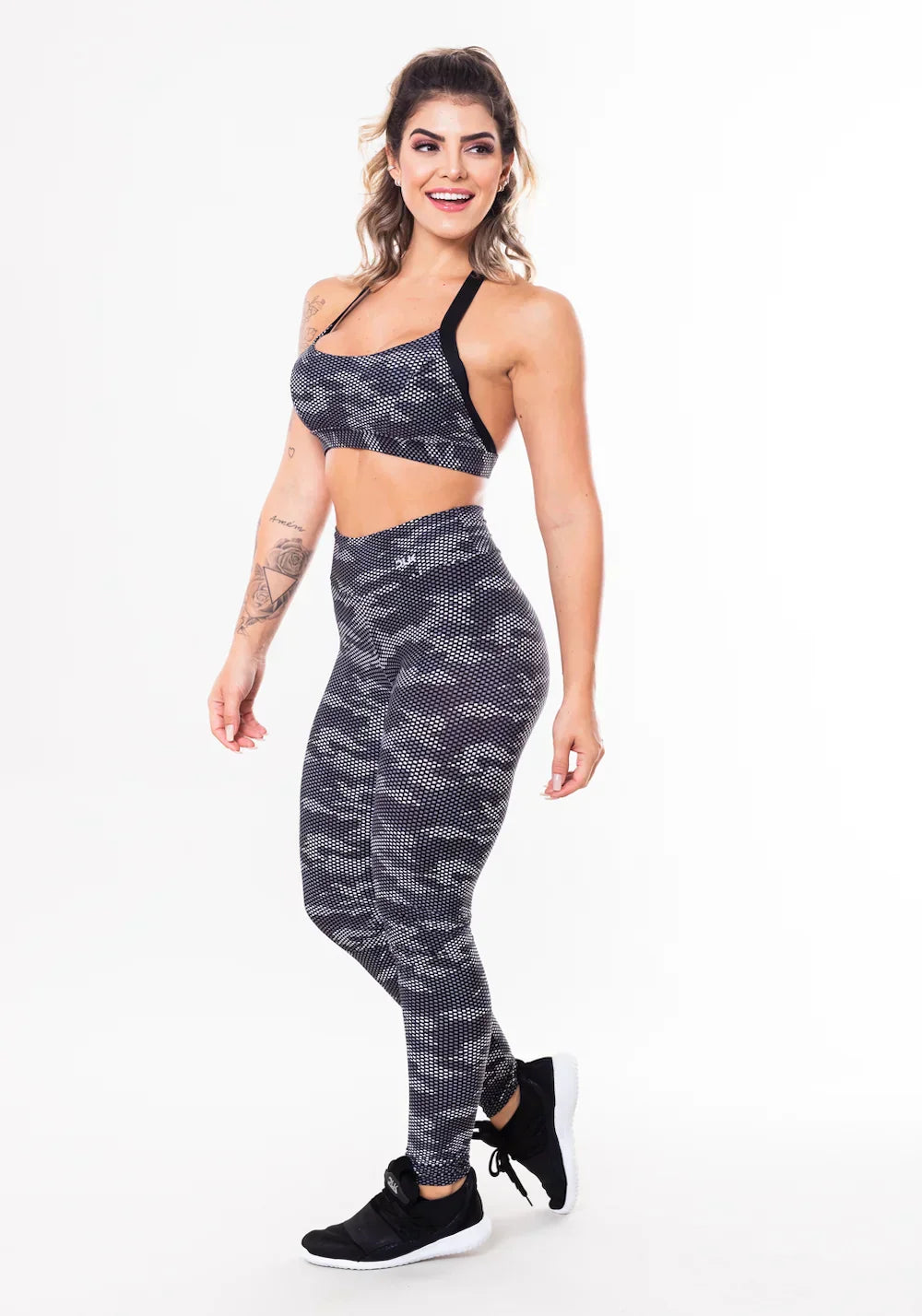 Conjunto fitness match poliamida estampada camuflado militar preto (top+calça)