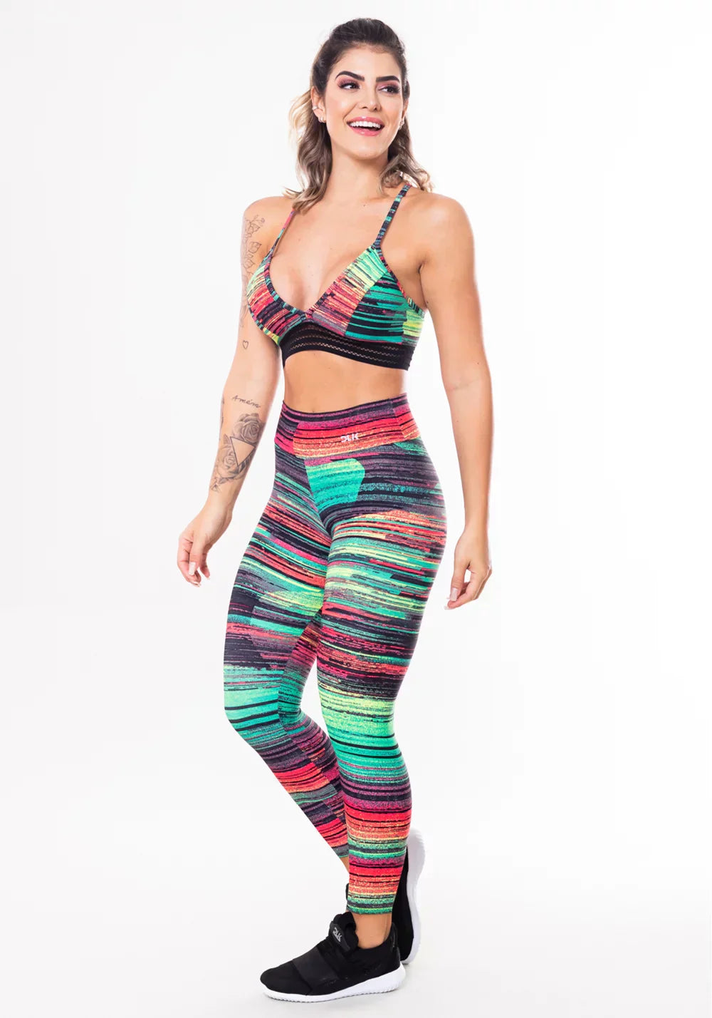 Conjunto fitness match poliamida estampada riscos coloridos (top+calça)