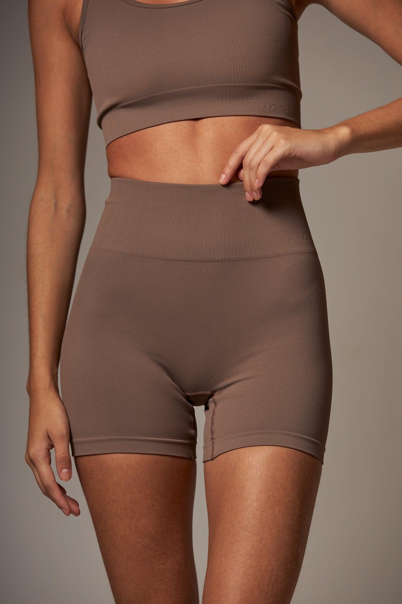 Short Outsider Seamless Brown